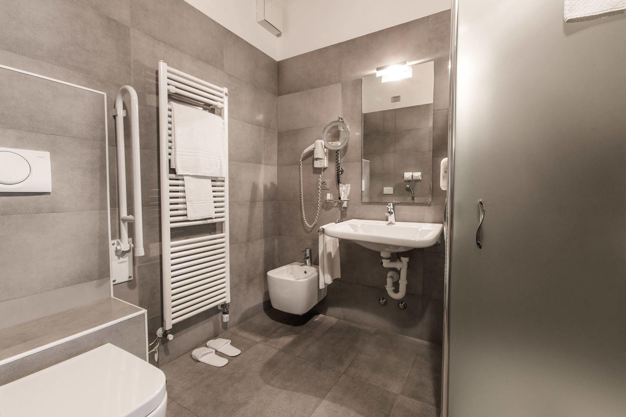 Hotel Opera Dossobuono Dış mekan fotoğraf