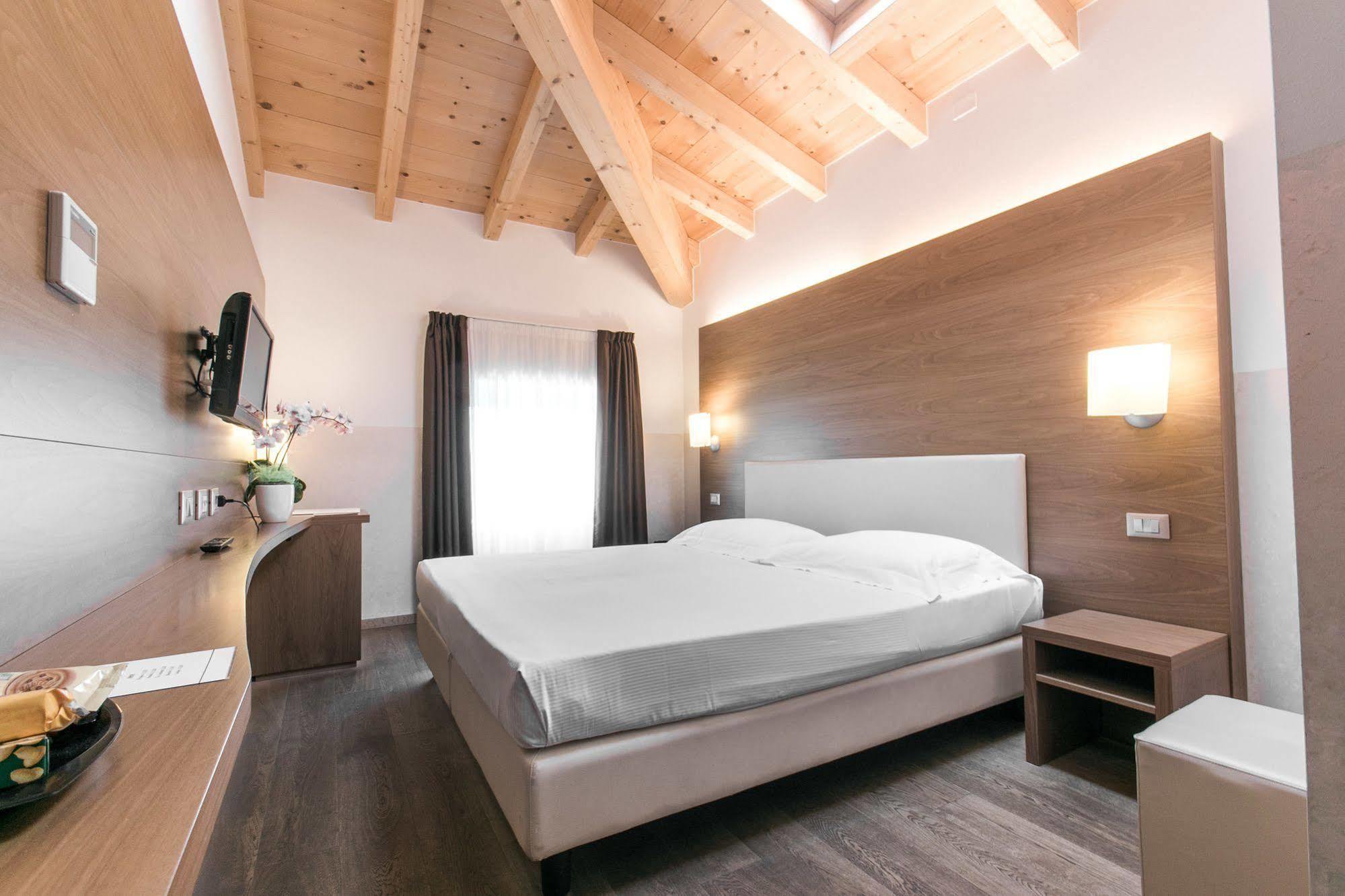 Hotel Opera Dossobuono Dış mekan fotoğraf