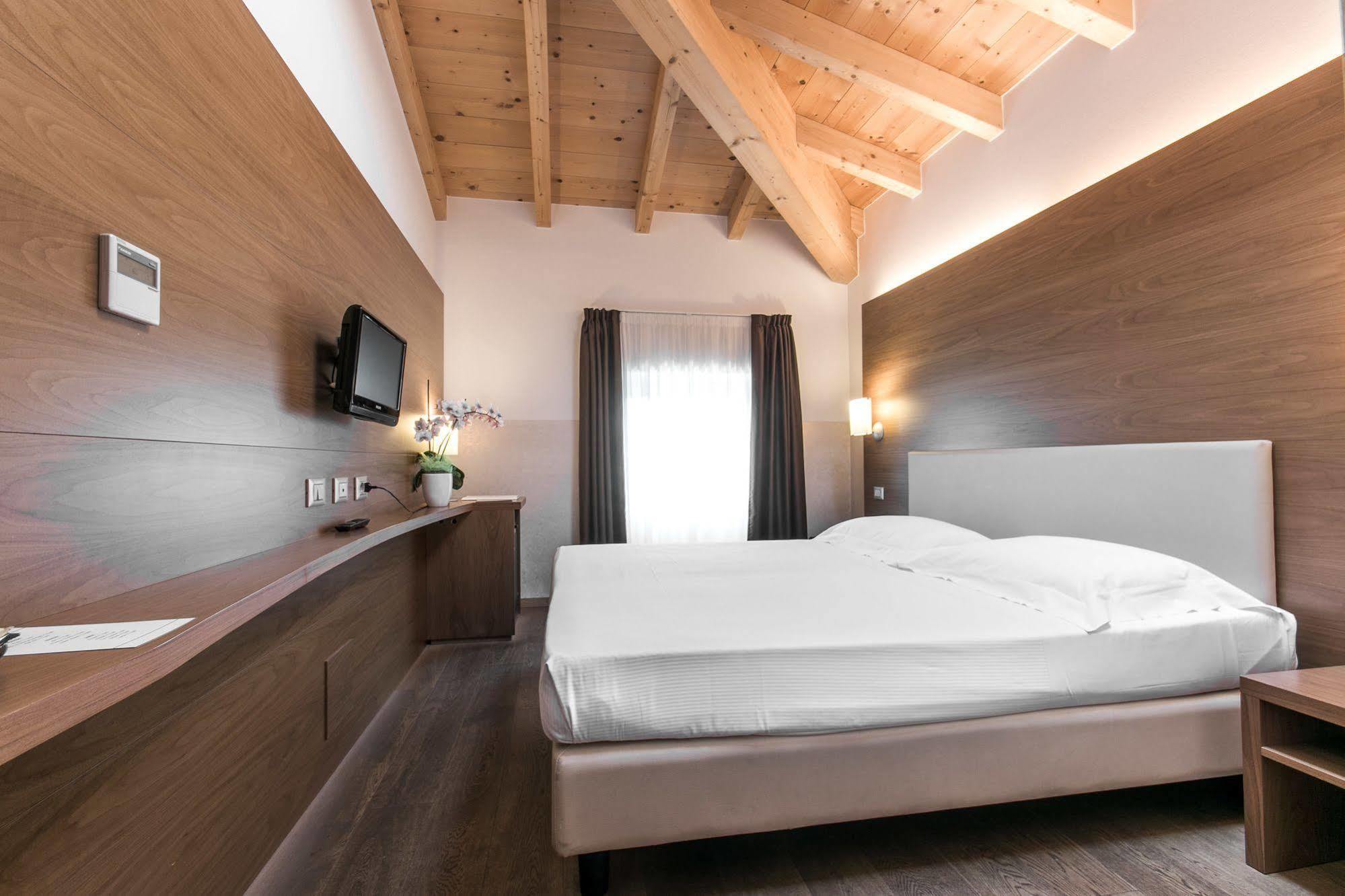 Hotel Opera Dossobuono Dış mekan fotoğraf