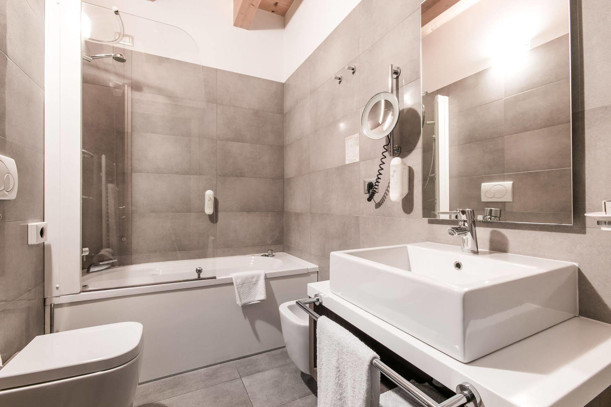 Hotel Opera Dossobuono Dış mekan fotoğraf
