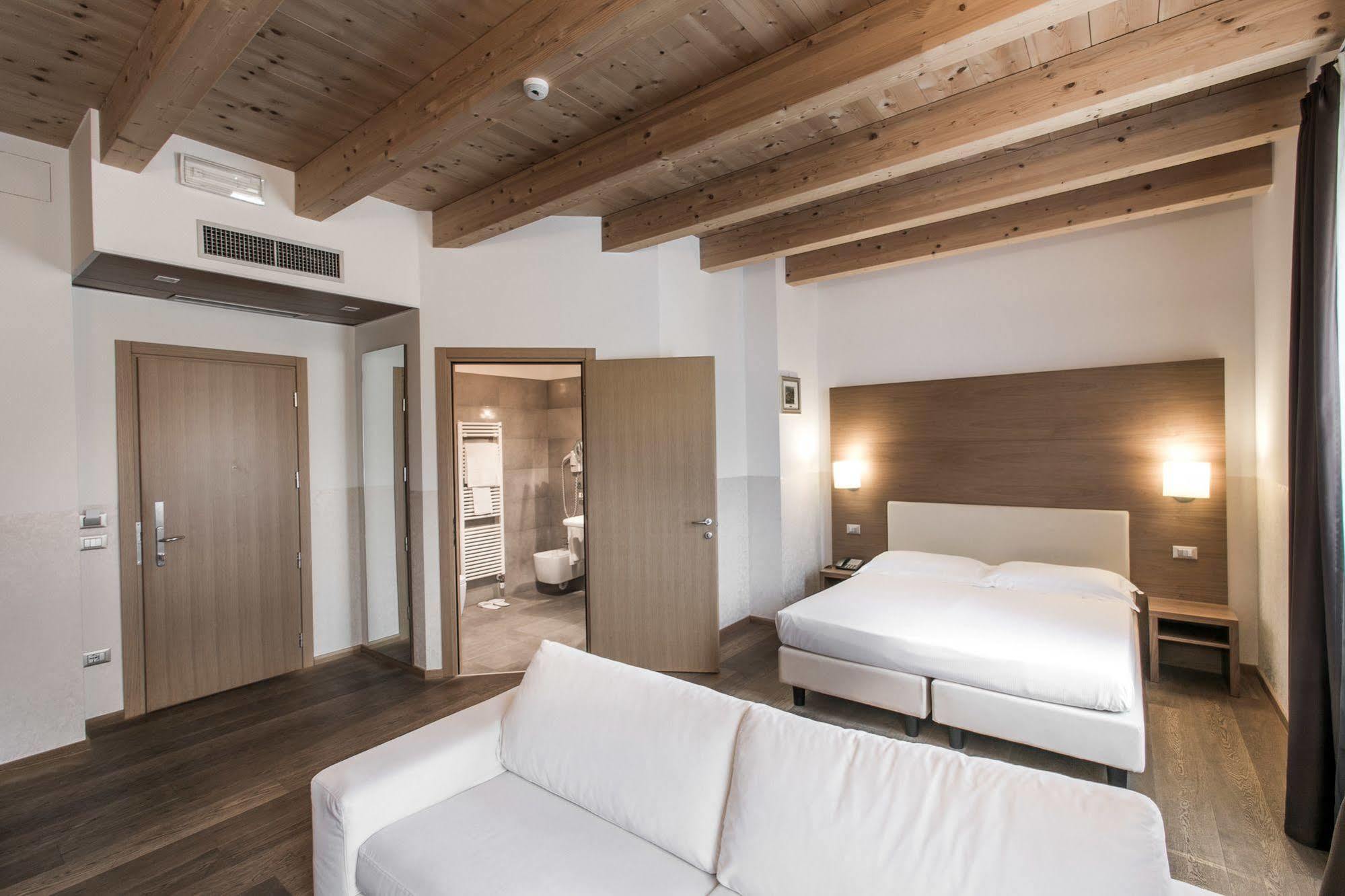 Hotel Opera Dossobuono Dış mekan fotoğraf